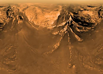Bild der Oberfläche des Saturnmondes Titan, aufgenommen von der Huygens-Sonde, die von der Cassini-Raumsonde zu Titan gebracht wurde.